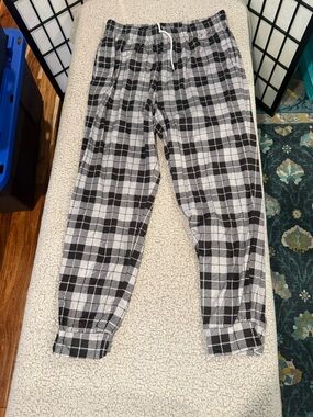 Men's Black & White Plaid Jogger Sweatpants - Relaxed Fit